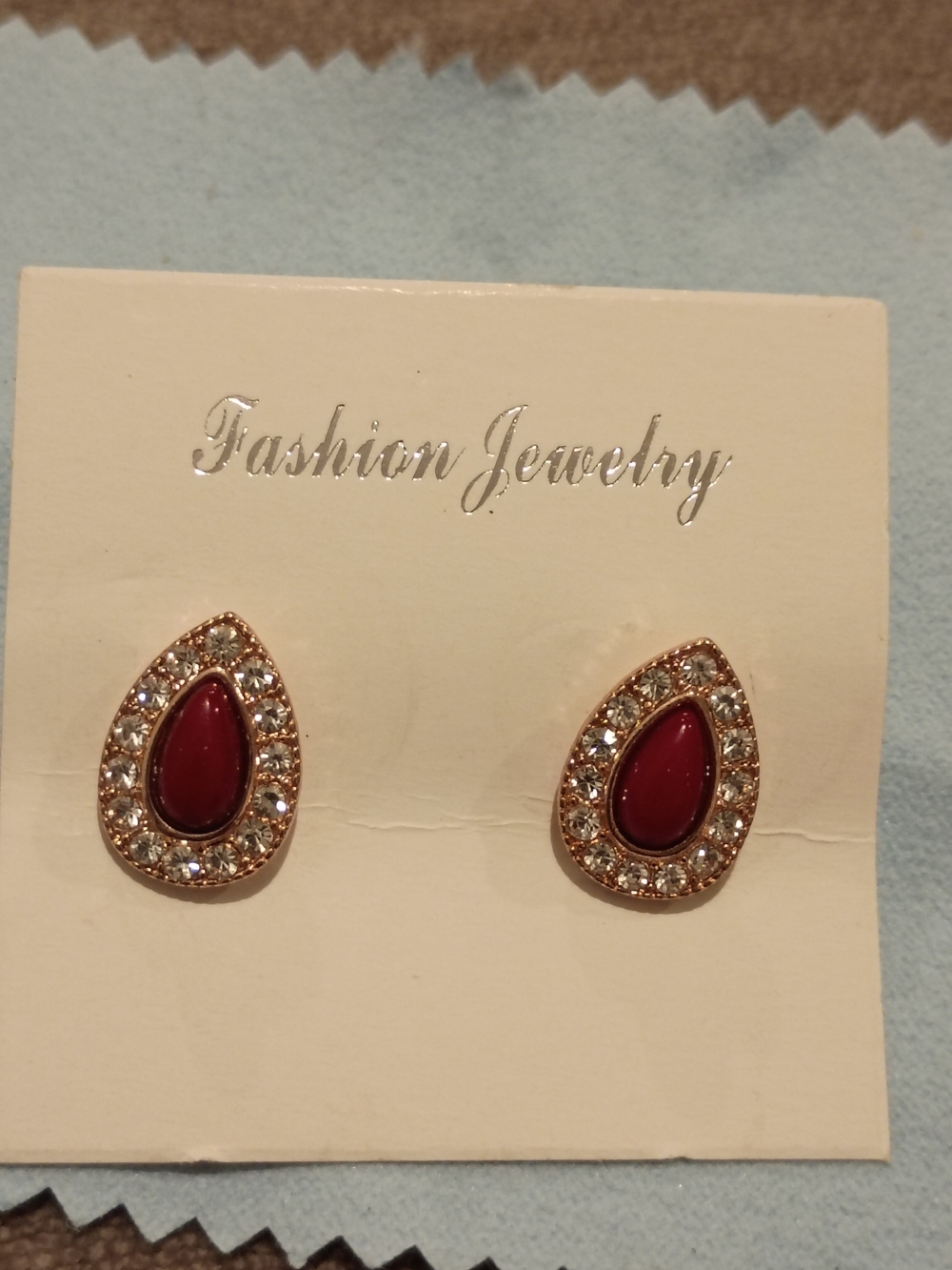 Fashion Jewelry Rose Gold Teardrop Earrings with Burgundy Centers